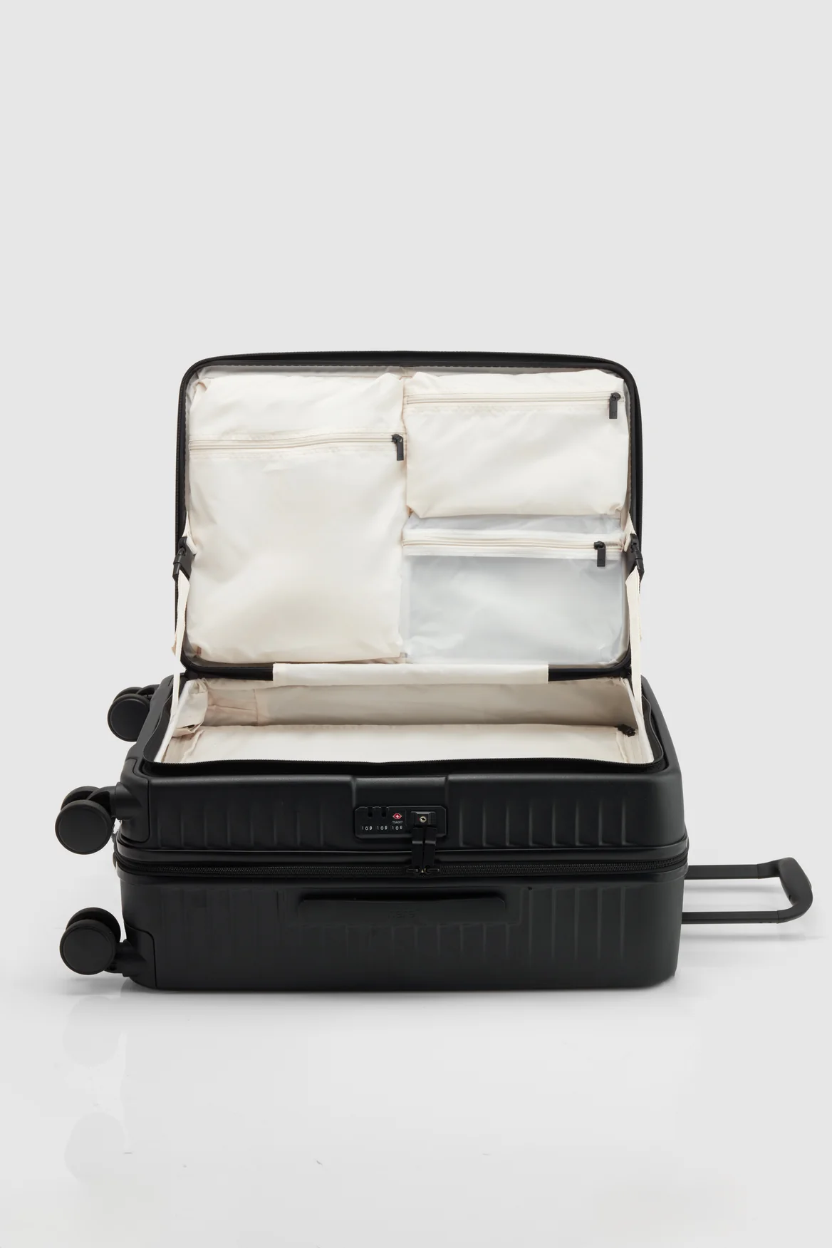 Venture Dual Open 66cm Suitcase - Image 3