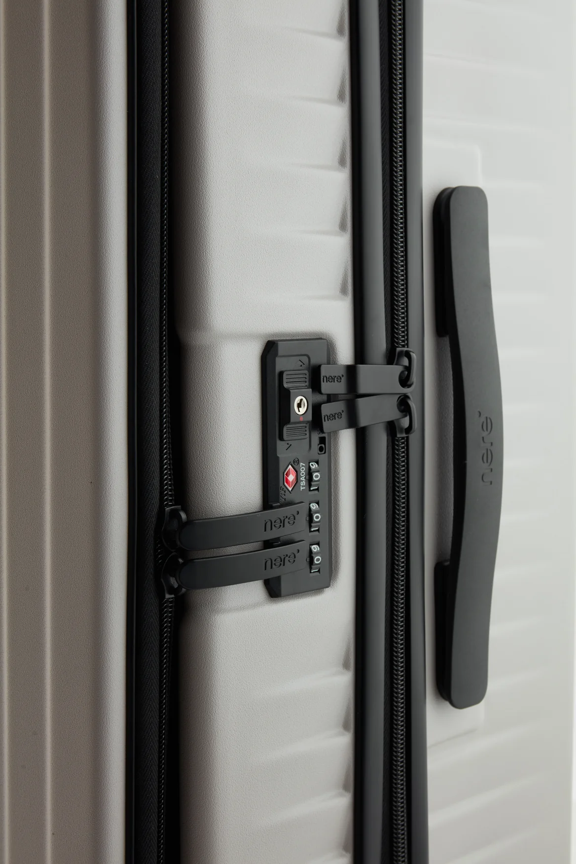 Venture Dual Open 76cm Suitcase - Image 8